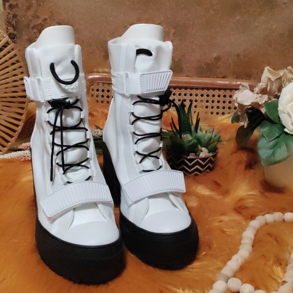 Converse Shoes - CONVERSE / Please ask about sale price .🙂🙂/